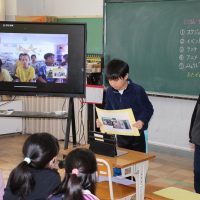 ３年　カンボジアの小学生との交流