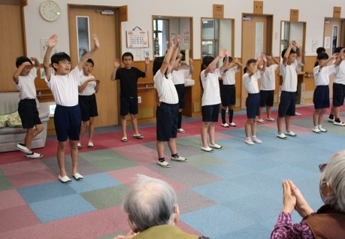 ３・４年　サンホーム訪問